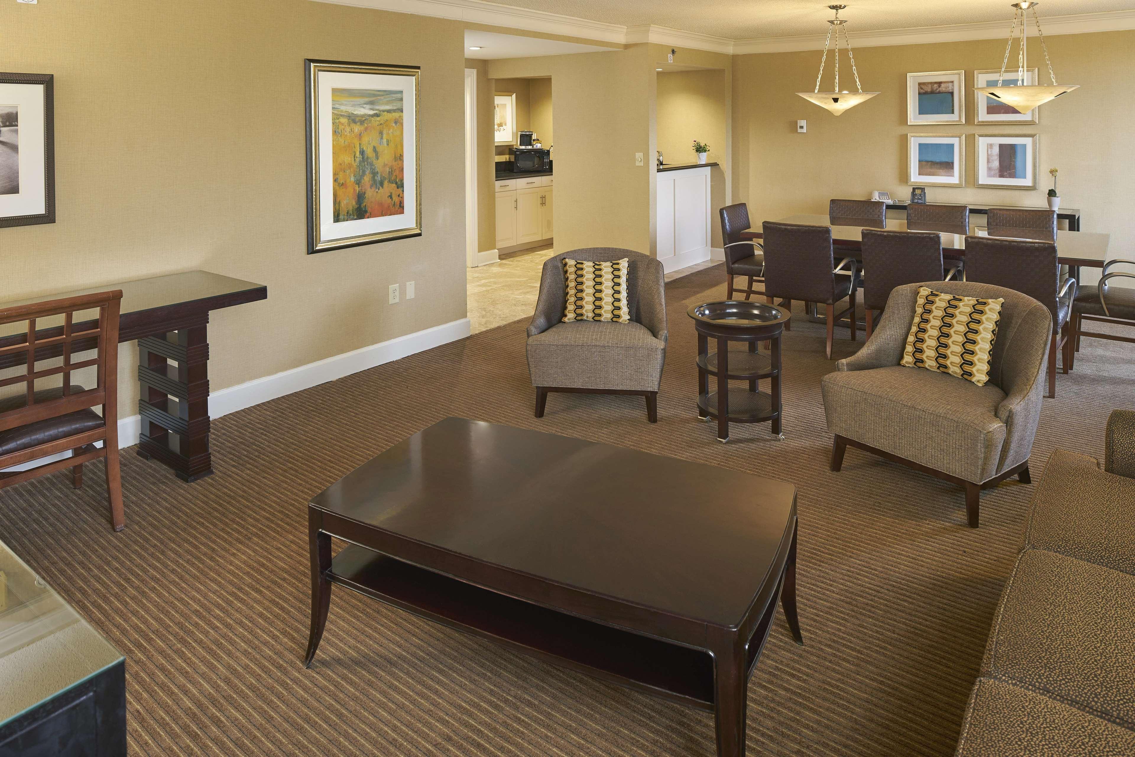 Hilton Raleigh North Hills Hotel Dalaman gambar