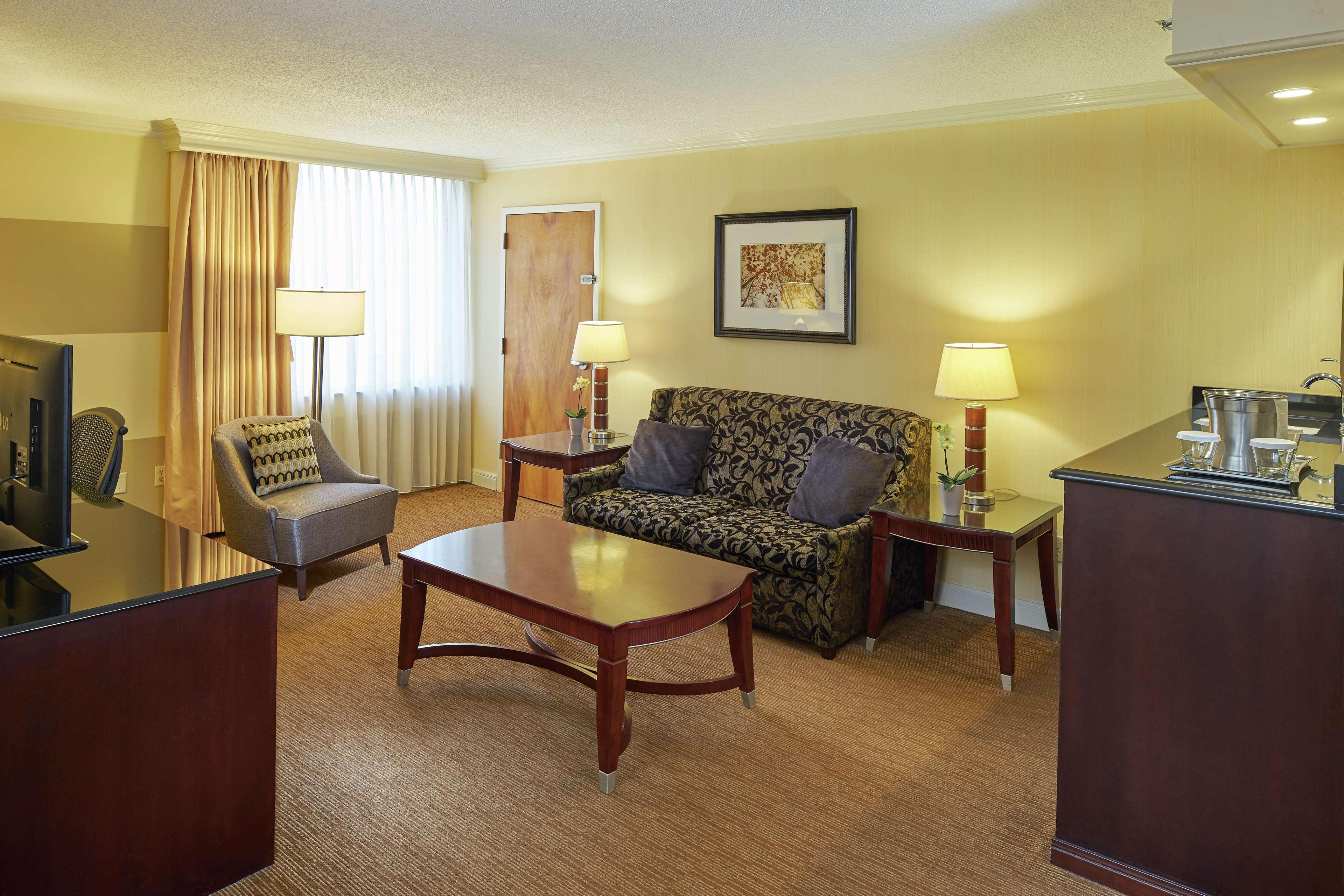 Hilton Raleigh North Hills Hotel Bilik gambar