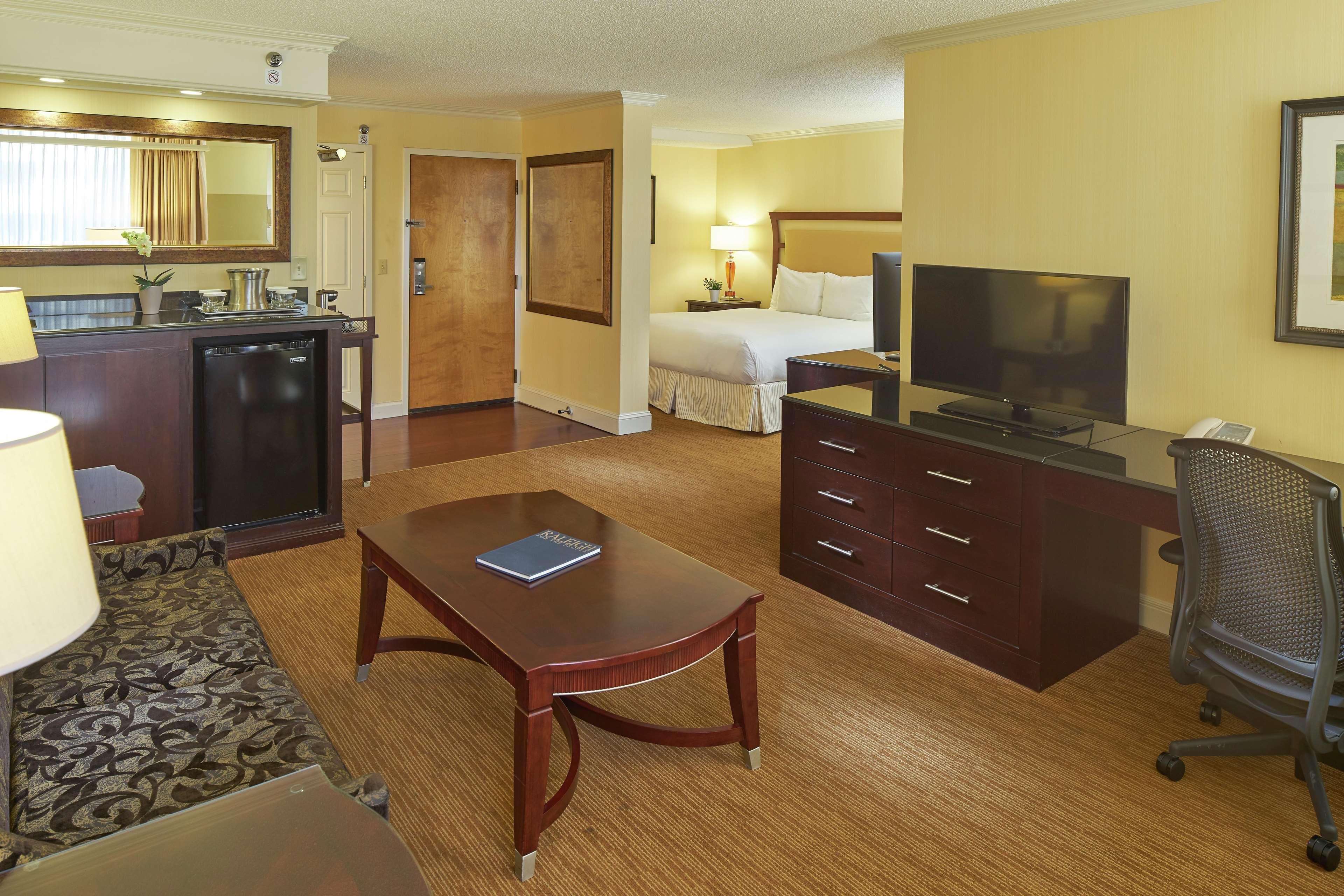 Hilton Raleigh North Hills Hotel Bilik gambar