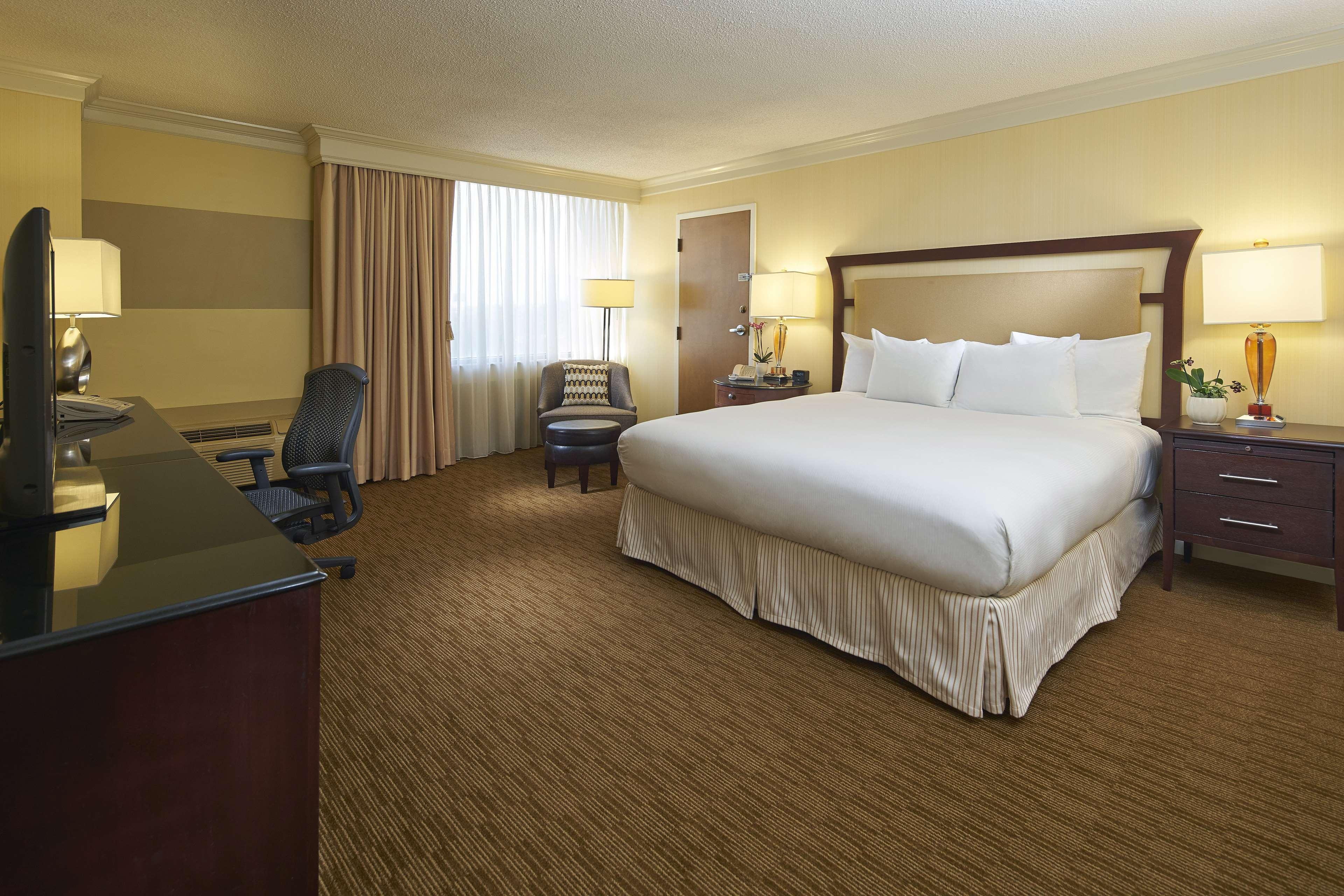 Hilton Raleigh North Hills Hotel Bilik gambar