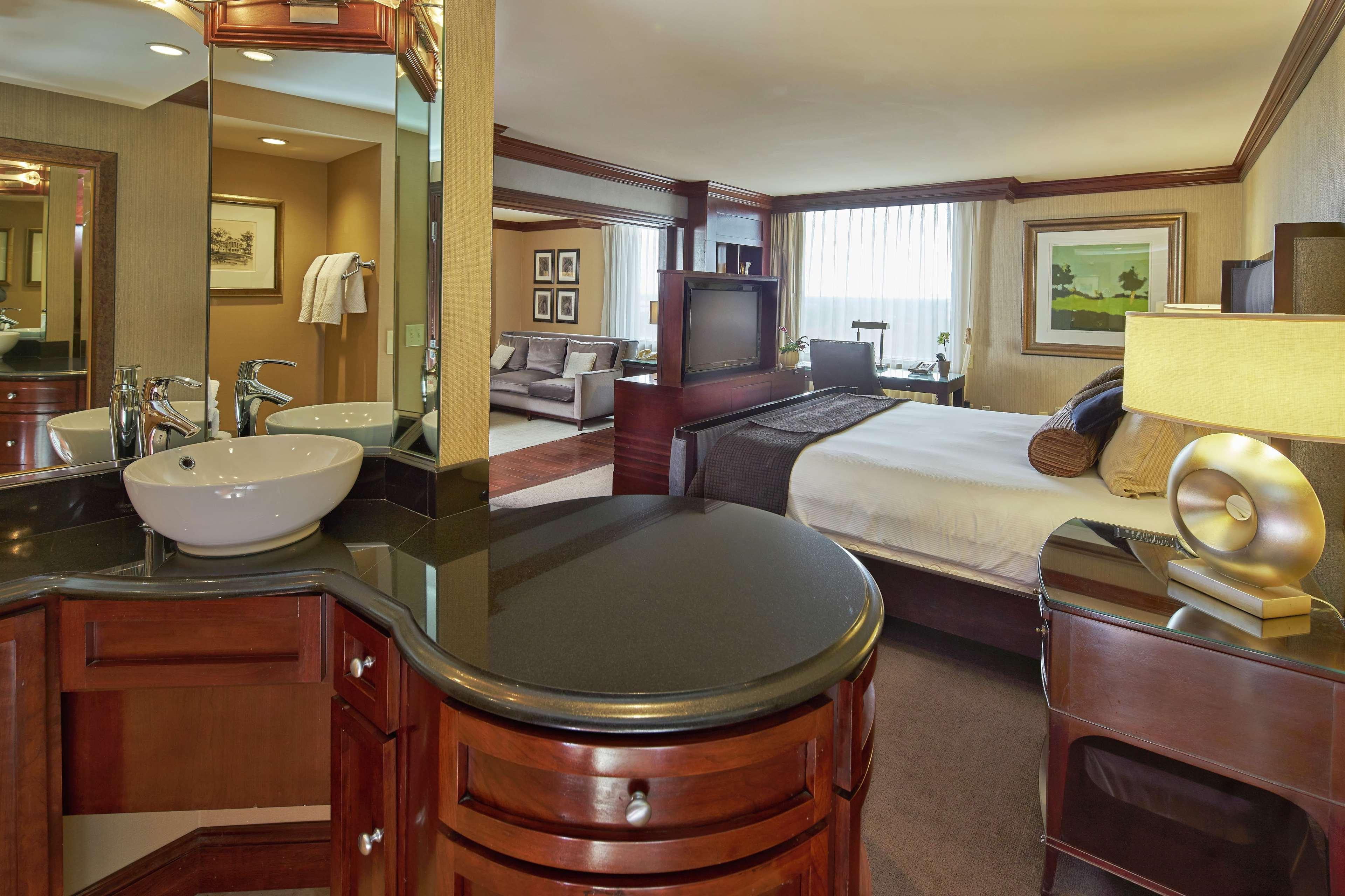 Hilton Raleigh North Hills Hotel Bilik gambar