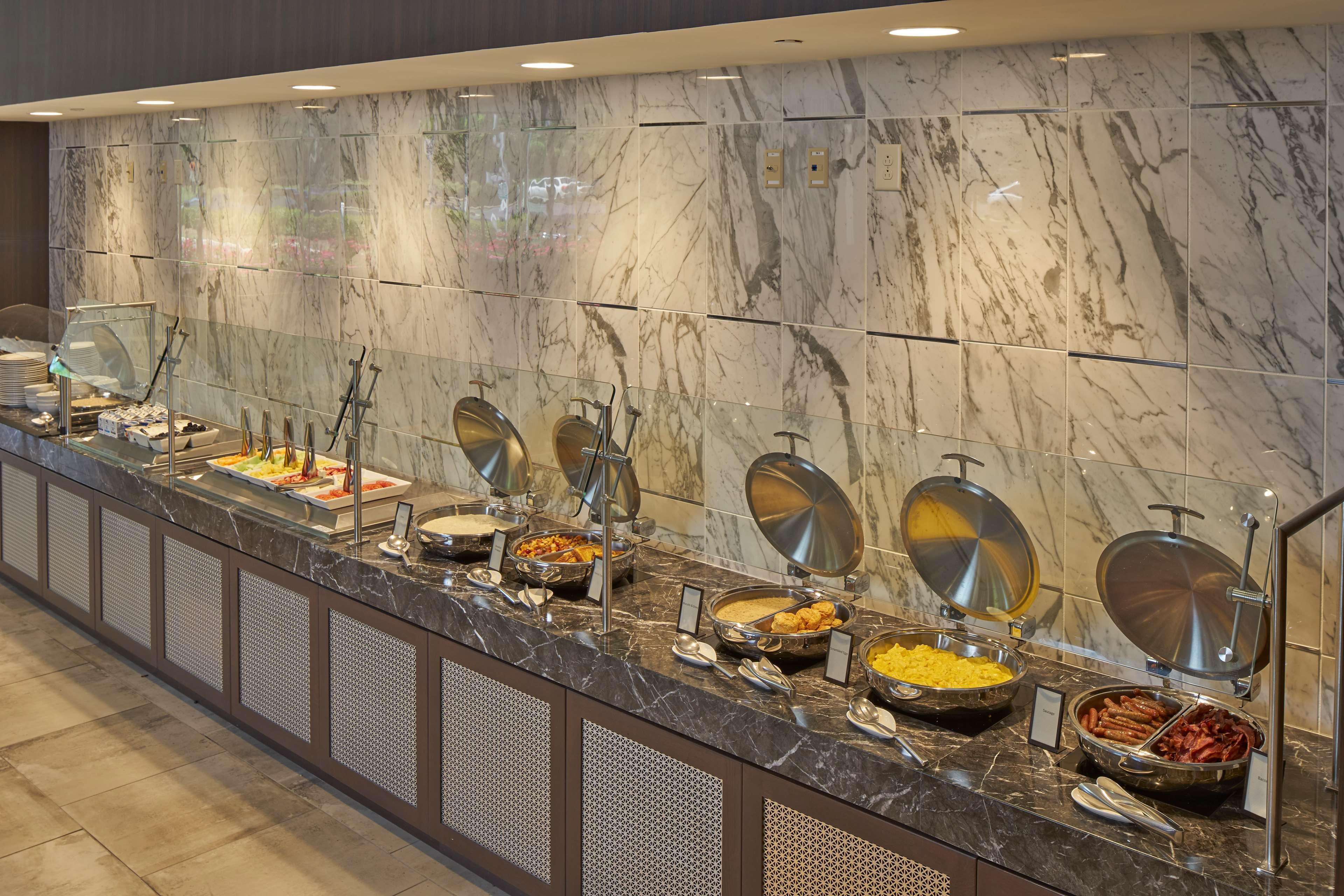 Hilton Raleigh North Hills Hotel Restoran gambar